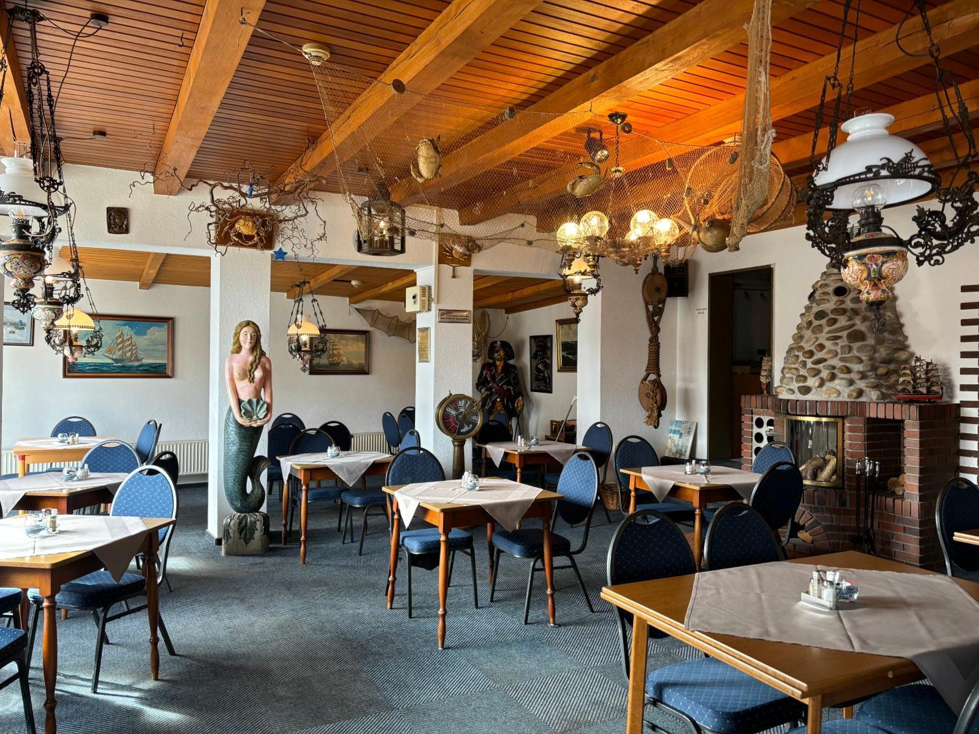 Hotel-Restaurant Cafe Caro Carolinensiel Exteriör bild
